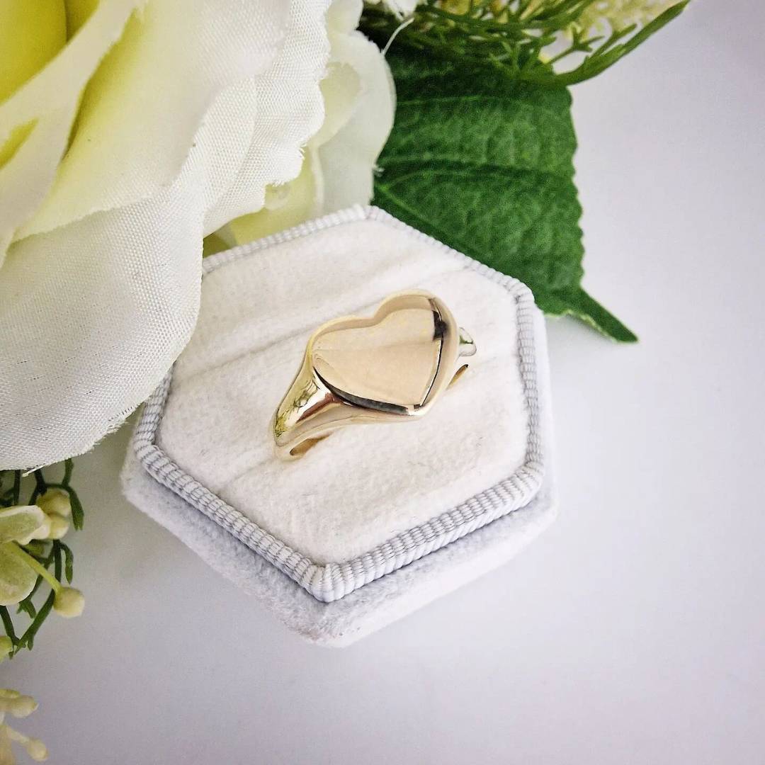 9ct Yellow Gold Heart Signet Ring