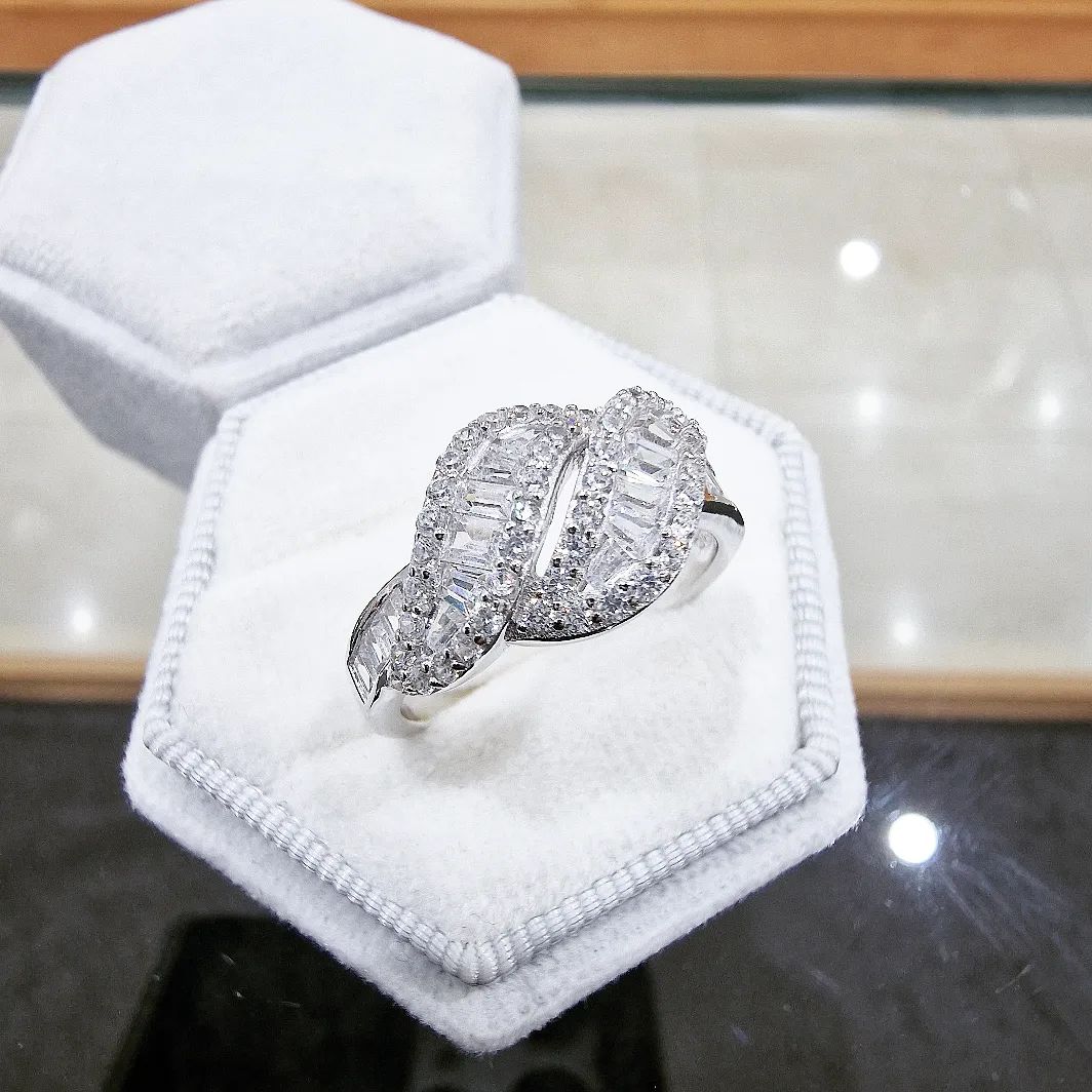 925 Sterling Silver Fancy Wave Cz Crossover Ring