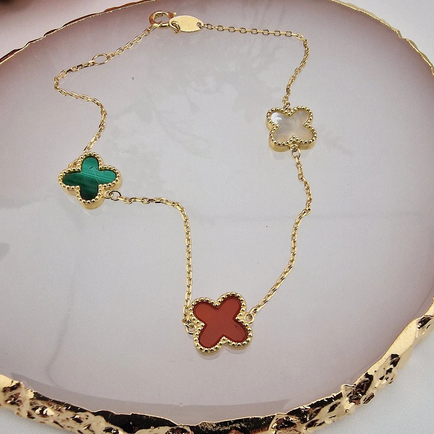 9ct Yellow Gold Four Leaf Clover 3 Colour Ladies Bracelet (Mother of Pearl, Cornelian & Malachite)