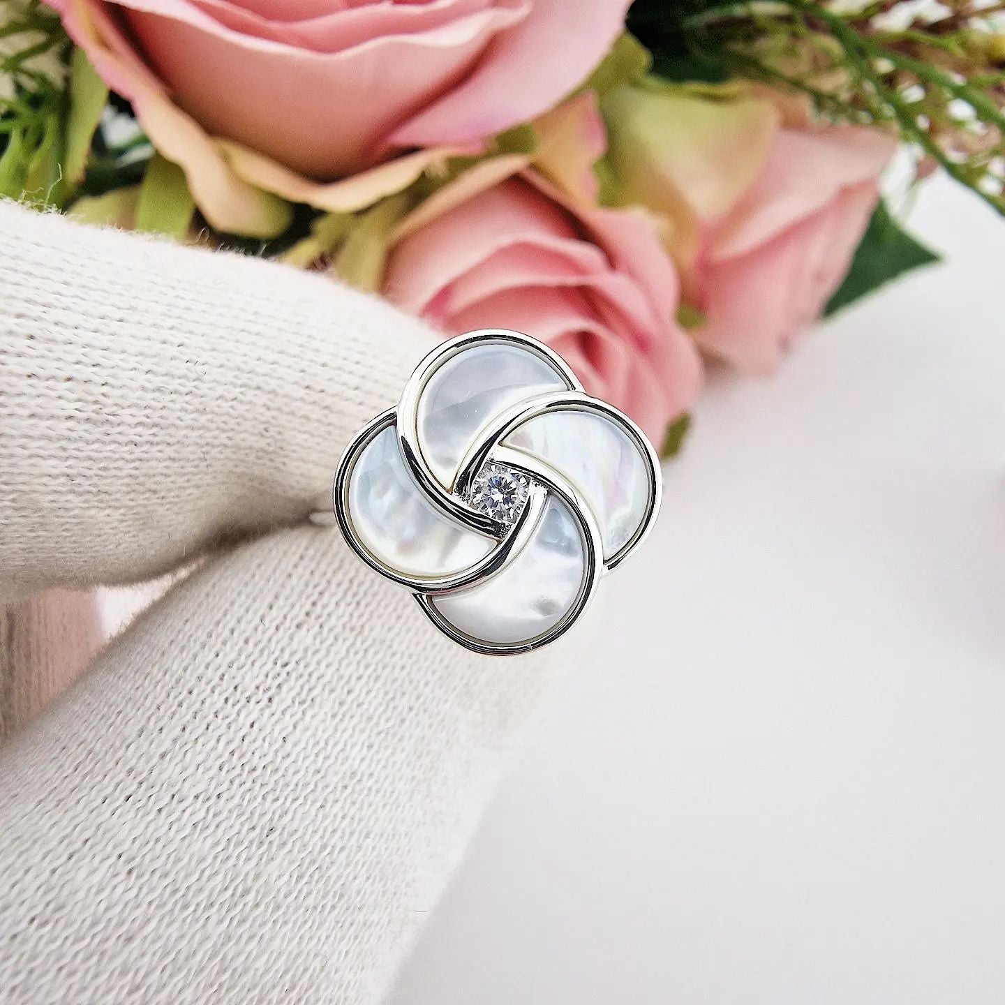 925 Sterling Silver White Shell Swirl Ring