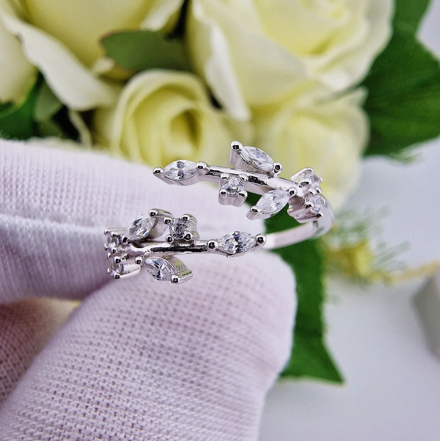 925 Sterling Silver Crossover Cz Leaf Design Ring