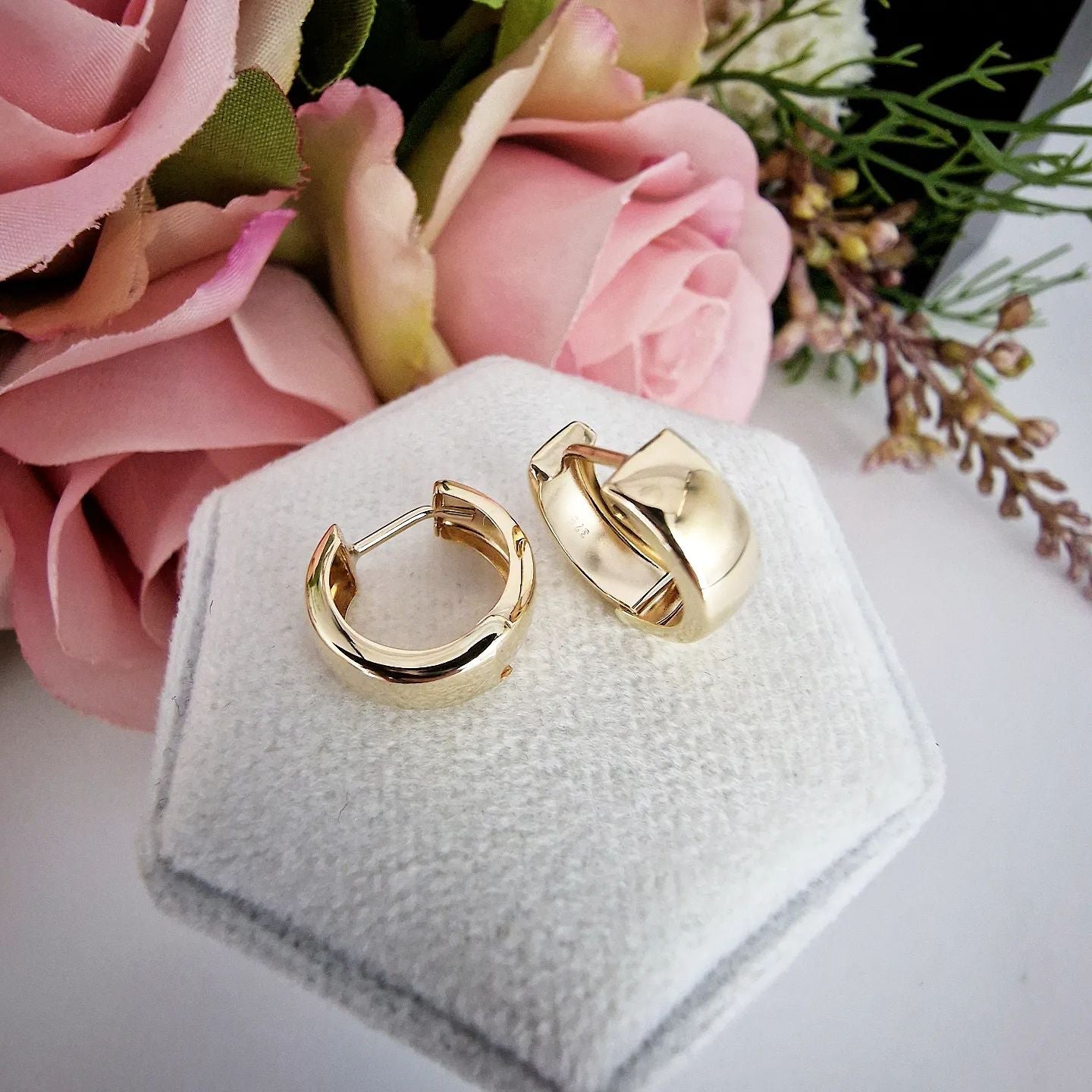 9ct Yellow Gold 13.3mm Hinged Huggies