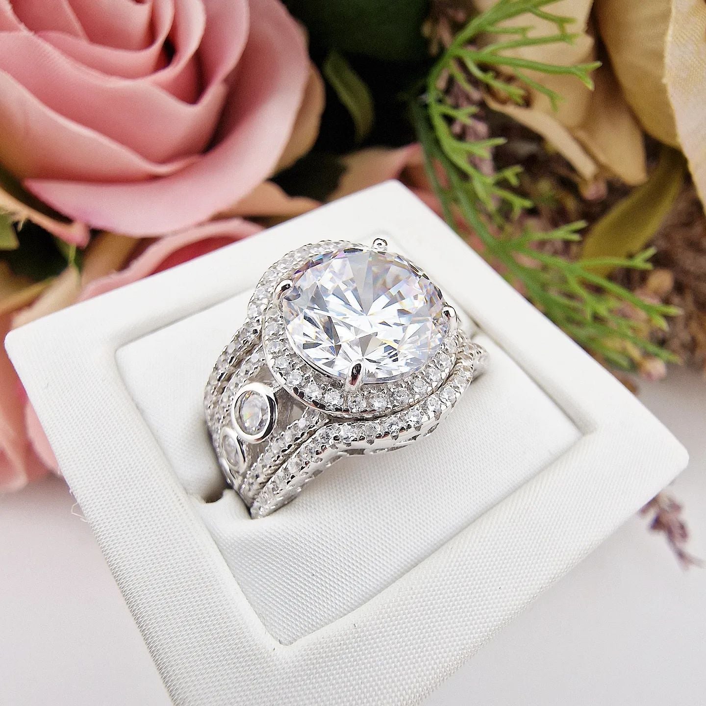 925 Sterling Silver Large Round Cz Centre With Fancy Band Ring Set