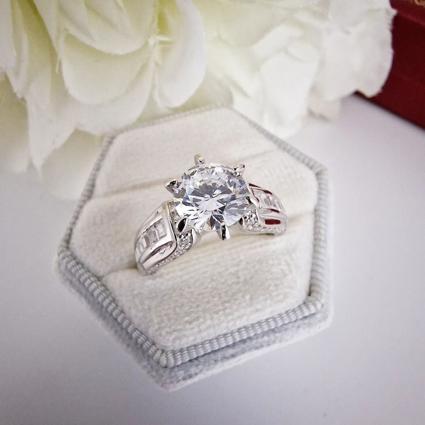 925 Sterling Silver Claw Set Cz Solitaire Baguette Sides Ring