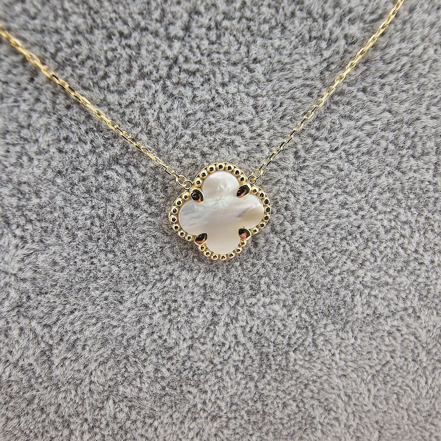 9ct Yellow Gold Mother of Pearl Four Leaf Clover Pendant Chain