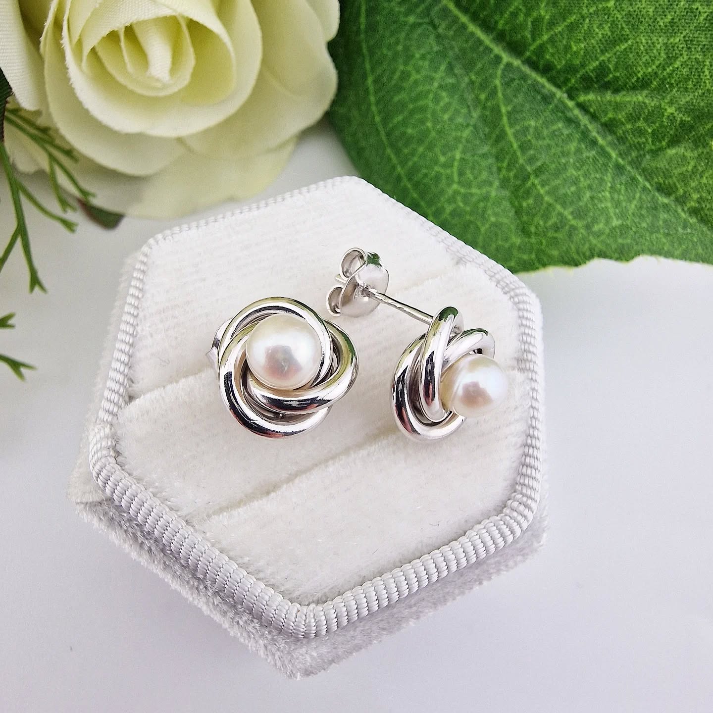 925 Sterling Silver Knot with Pearl Studs