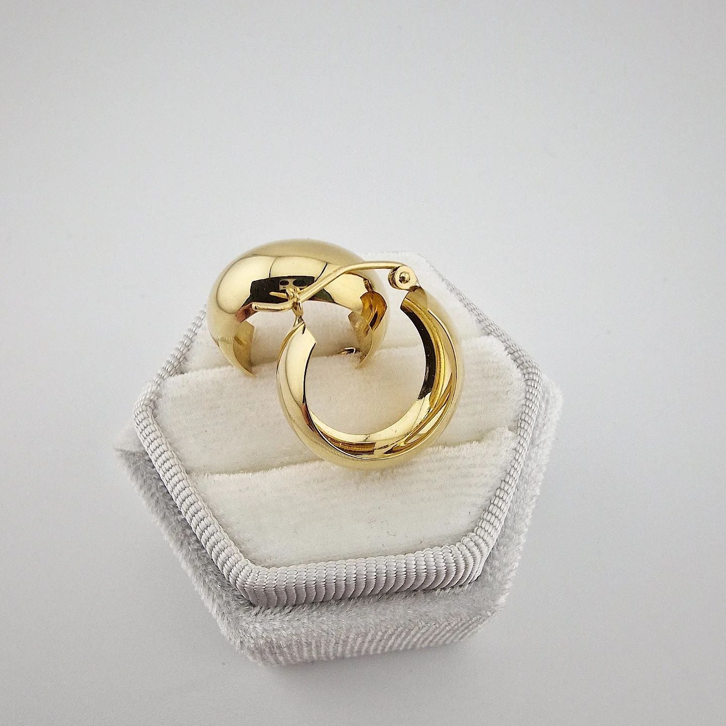 9ct Yellow Gold 17mm Hoop Earrings