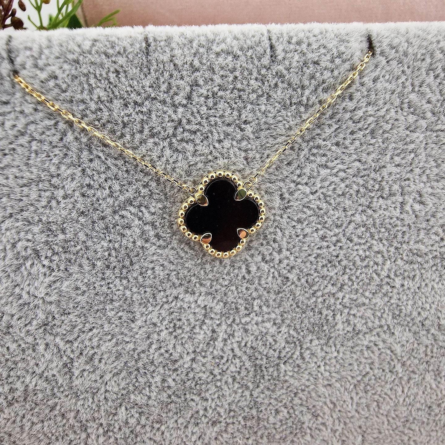 9ct Yellow Gold Black Onyx Four Leaf Clover Pendant Chain