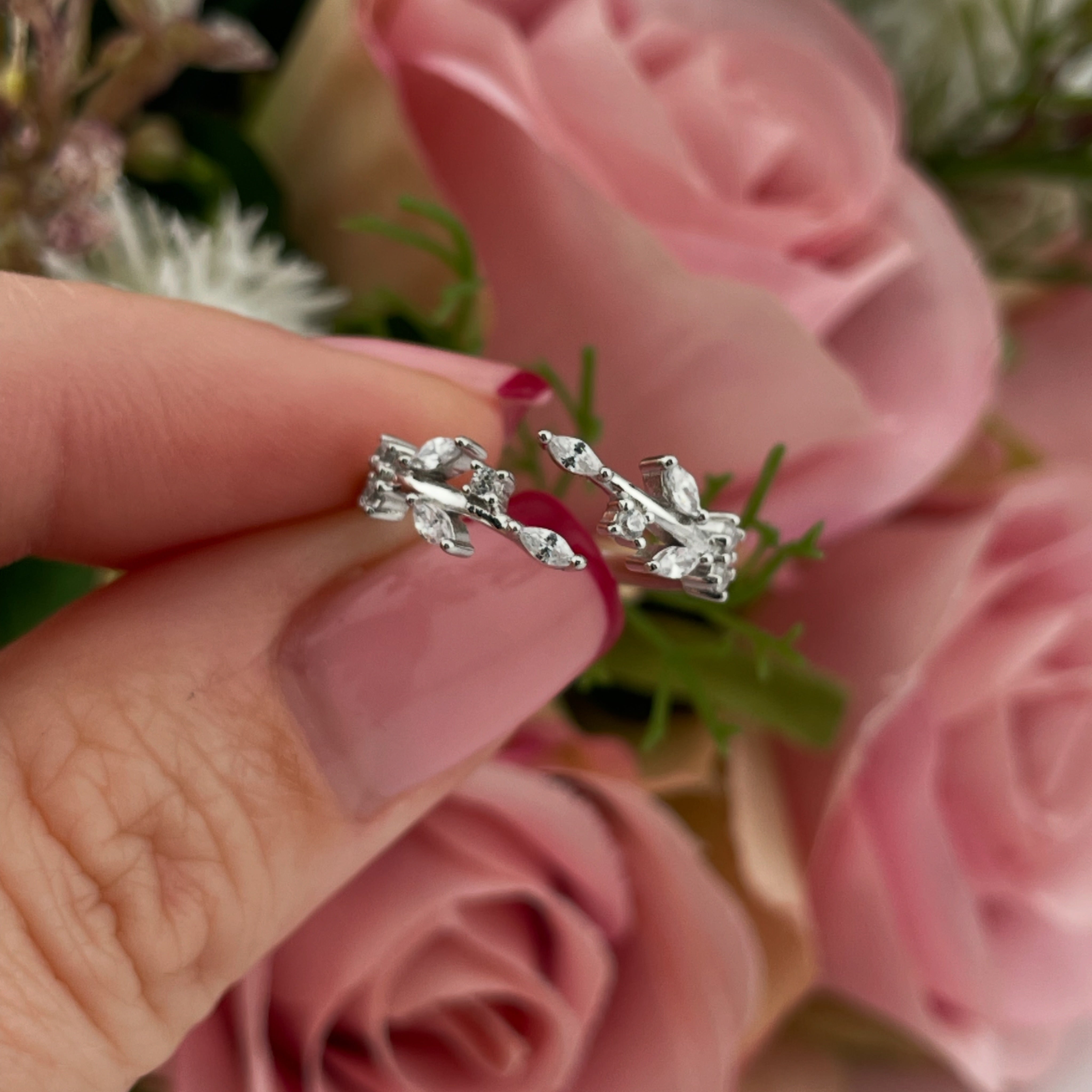 925 Sterling Silver Crossover Cz Leaf Design Ring