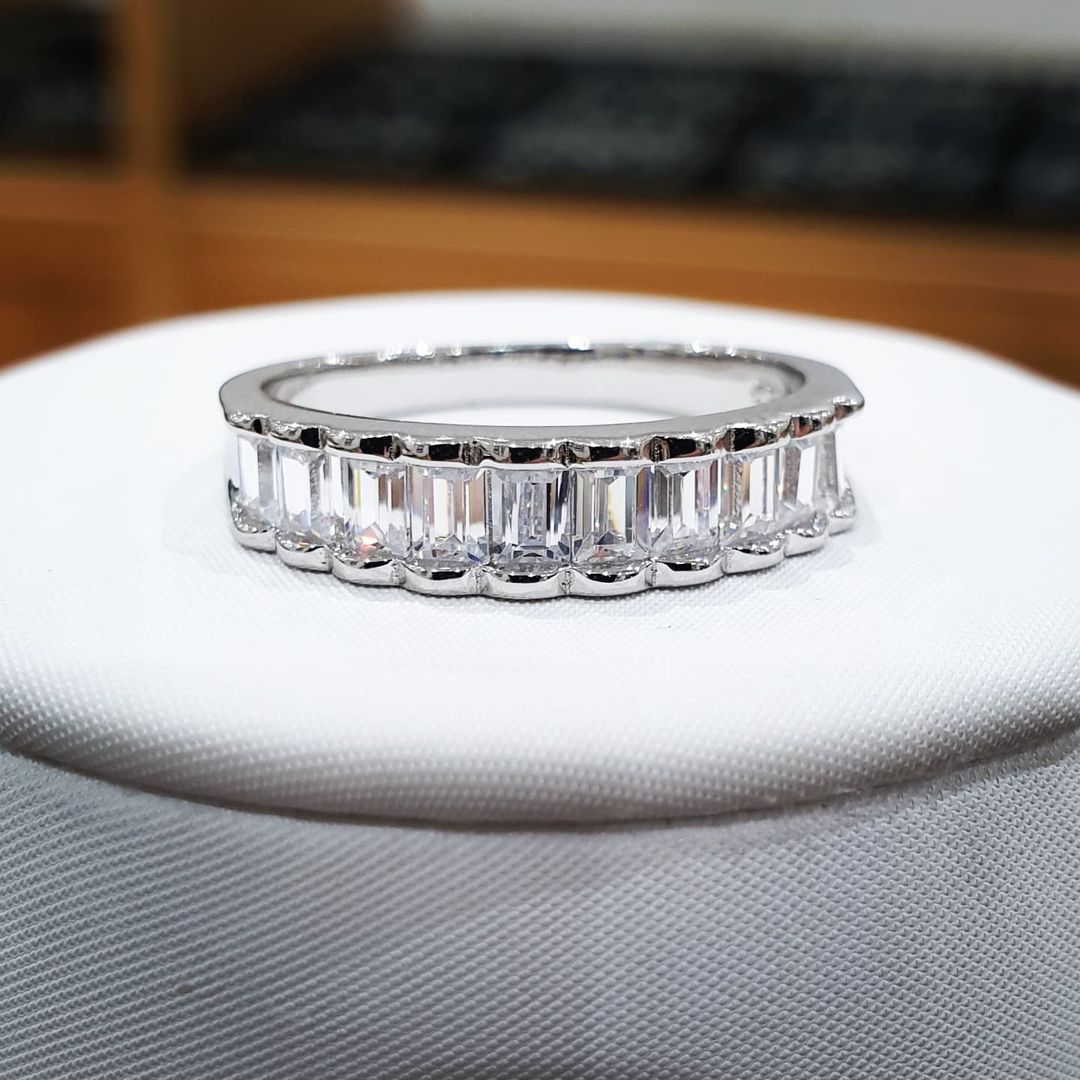 925 Sterling Silver 10 Baguettes Cz Half ET Ring