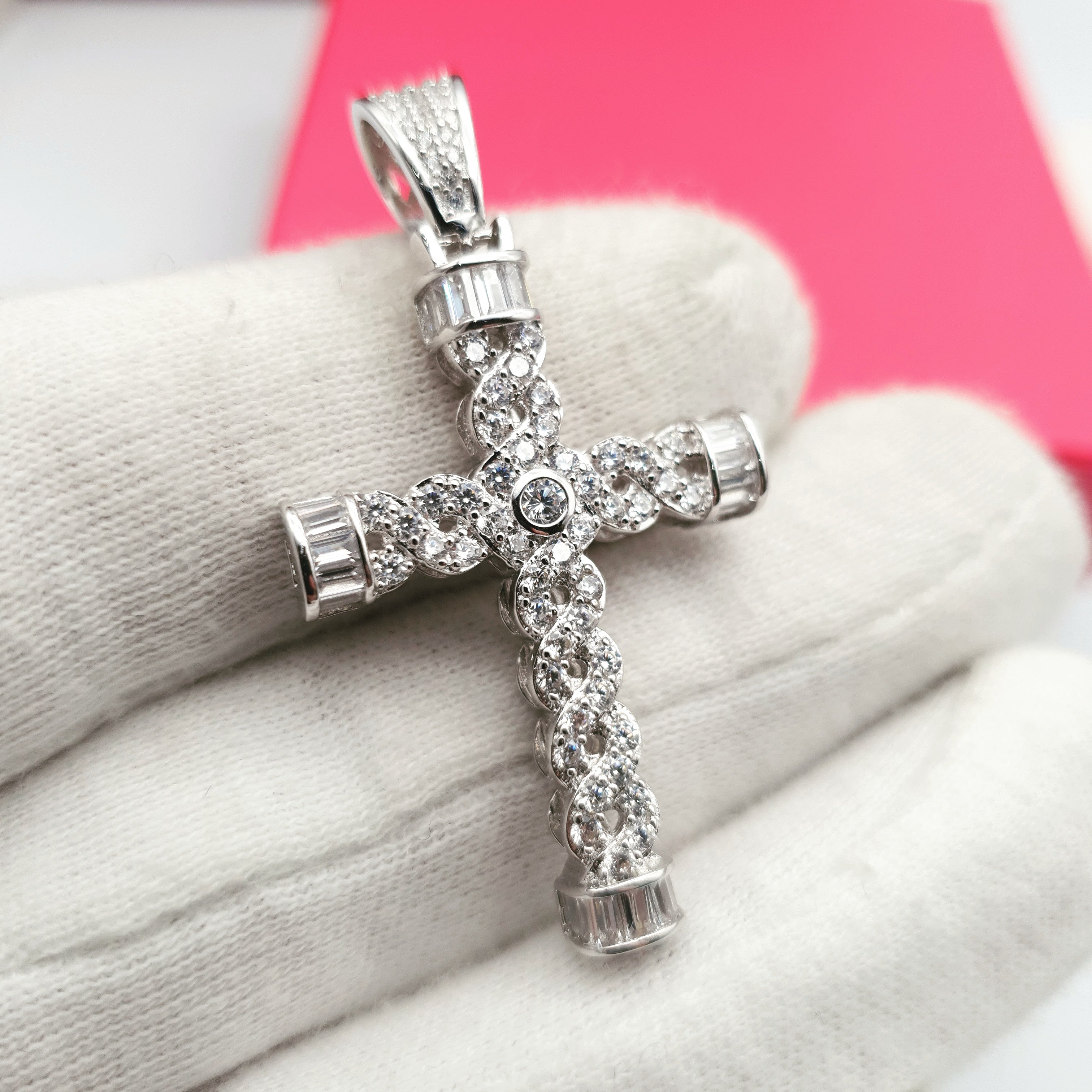 925 Sterling Silver Cz Cross Pendant with Chain