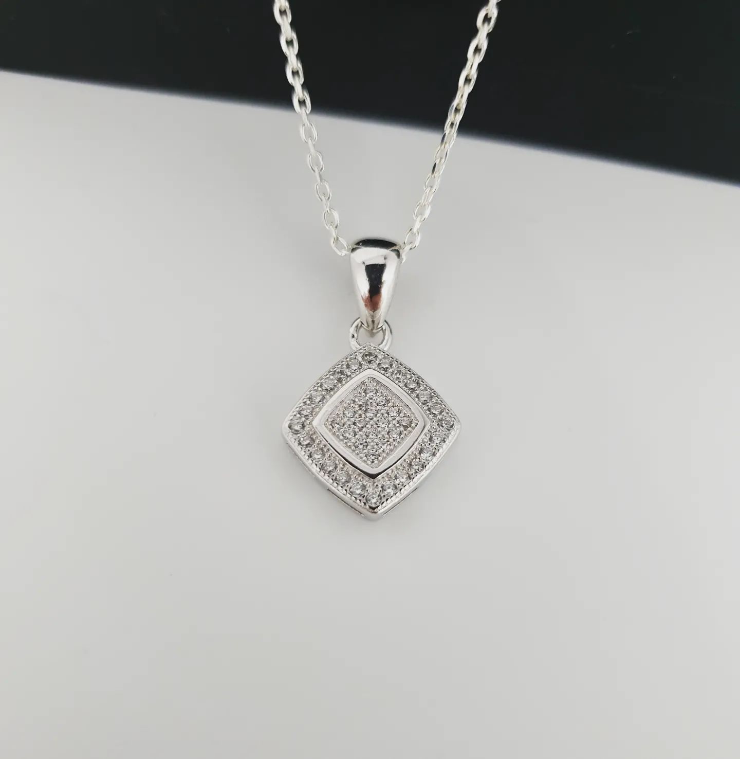 925 Sterling Silver Cushion Set Cz Pendant with Chain