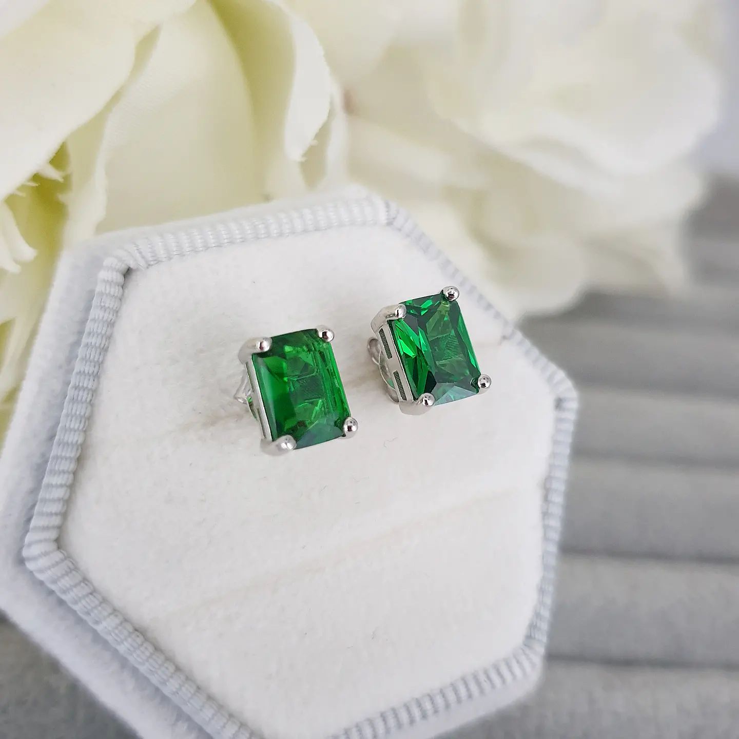 925 Sterling Silver Emerald Cz Studs